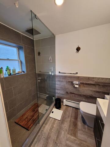 Quiet and Sunny 2BR/2BR with south-facing terrace gallery image 2