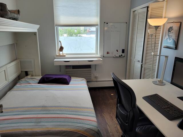 Quiet and Sunny 2BR/2BR with south-facing terrace gallery image 5