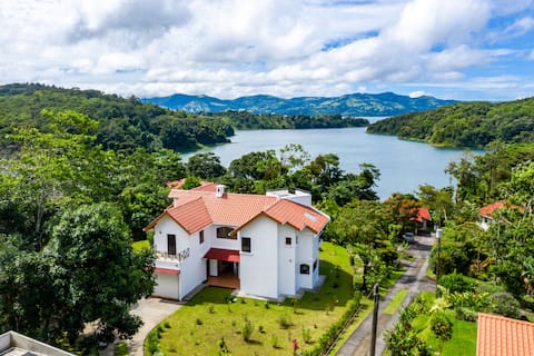 Relaxing Villa Lake Arenal - Quiet Gated Community