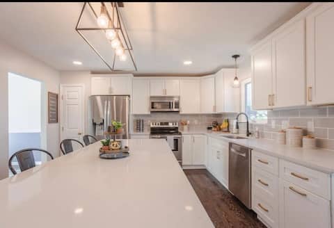 Cheerful 4 bedroom w/ outdoor oasis. Full Nursery