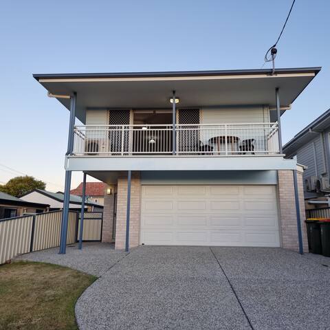 Drayton Apt Upstairs (SEQ) – 3 bedroom 2 bathroom gallery image 5