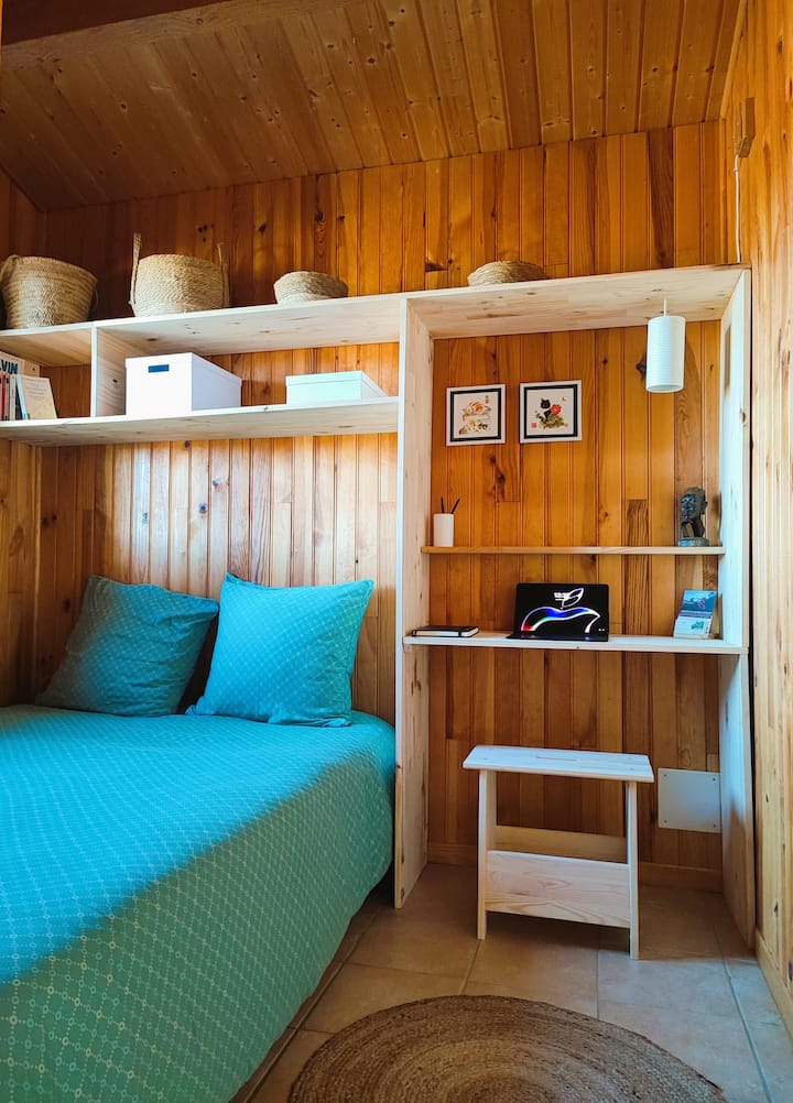 Dormitorio 2 con zona de escritorio