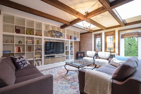 Magnolia House - 5 bedroom, 3 bathroom, sleeps 12