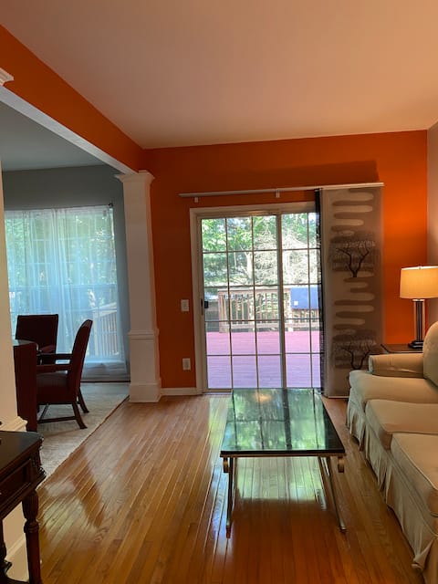 Cheerful 3-Bedroom Townhome in serene setting