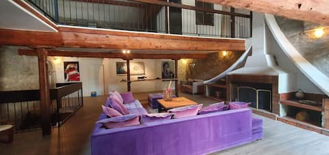 Spacious cottage in castle, sleeps 8 or more