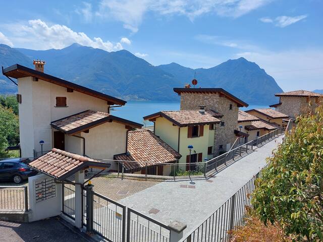 Iseo Lake Villa con vista lago e piscina gallery image 2