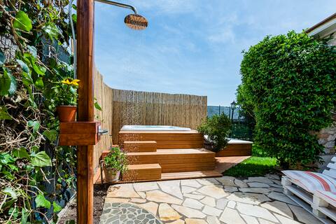Luxurious Villa mini pool, Jacuzzi, Sauna, A/C
