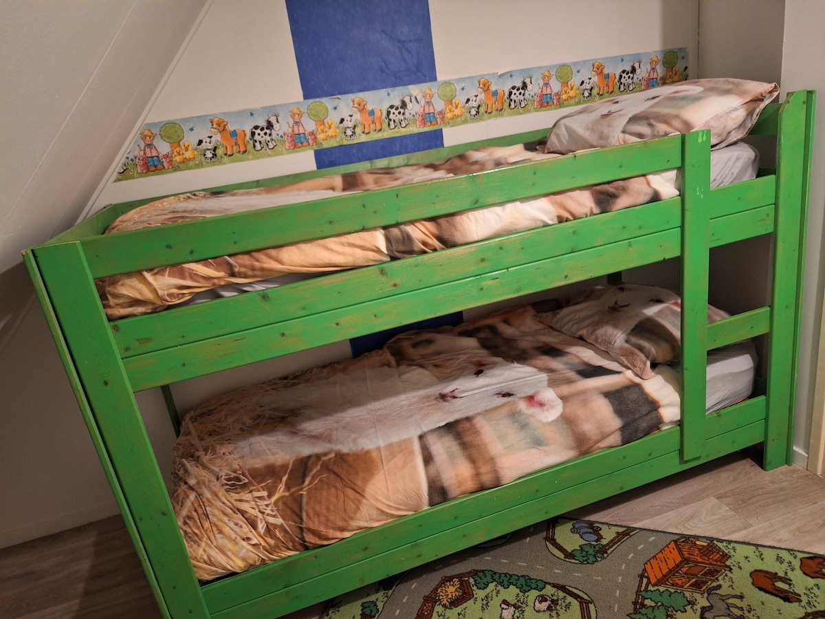 udobna dječja soba s igračkama na temu „brojanje ovaca”