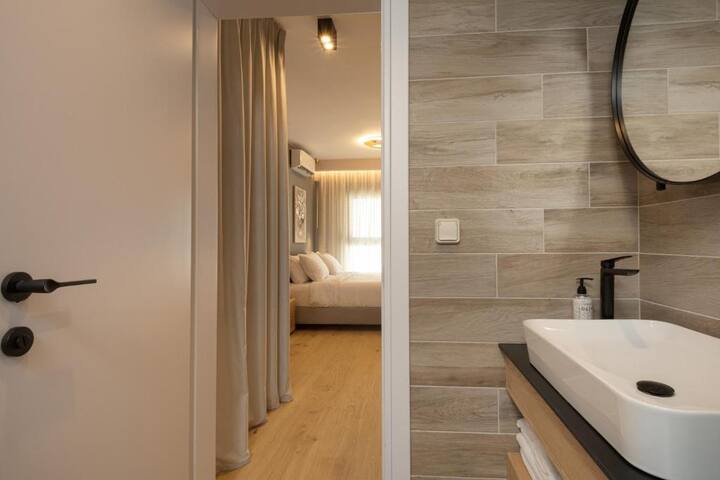 2Bedroom Suite with Jacuzzi by LUX&EASY Residences gallery image 4