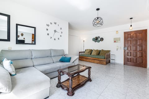 Popular Airbnb listing: Albufeira "T1" flat 5 minutes walk from the beach in Albufeira E Olhos De Água