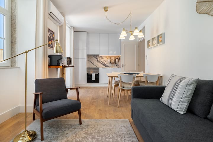 Modern and Cozy Lisbon Apartment by Soulplaces