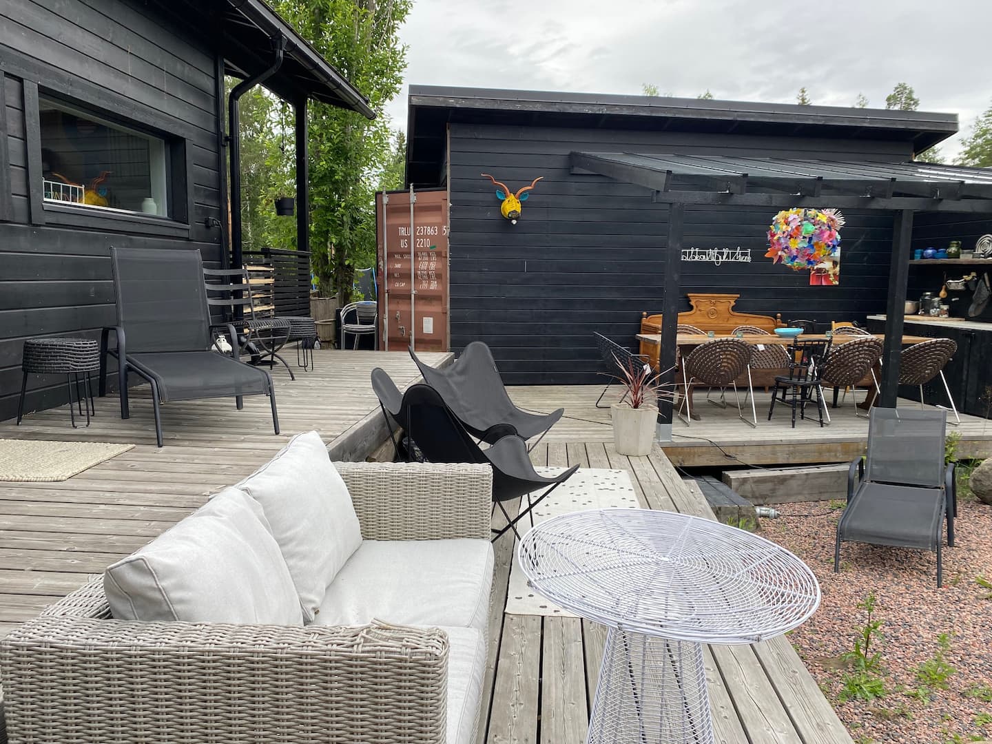 Kierrätetty Pikimusta Mini-hirsitalo 4