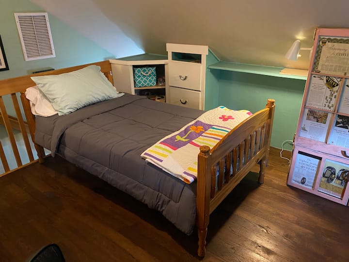 Loft en la planta superior: 2 camas de una plaza.