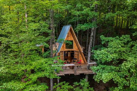 Crooked Maple Treehouse