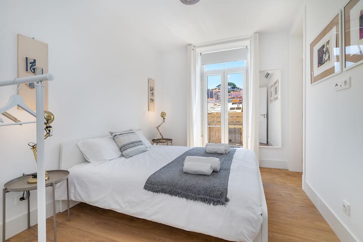 Modern Apartment w/ Lisbon view by Soulplaces