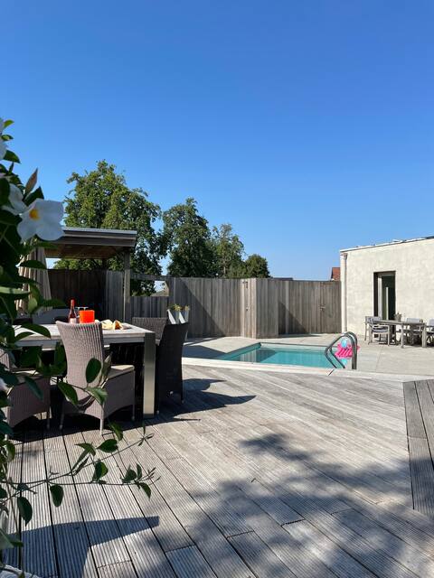 Villa Graetjes Giel with swimming pool for 14.