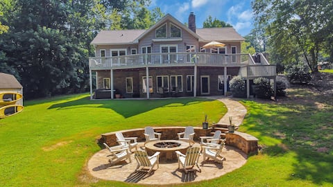 Lakefront Hartwell Home w/NEW Dock + NEW Fire Pit