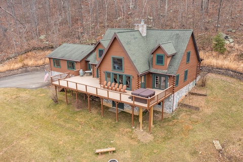 Hibearnation Cabin Hot Tub Dog Friendly 5555 sqft