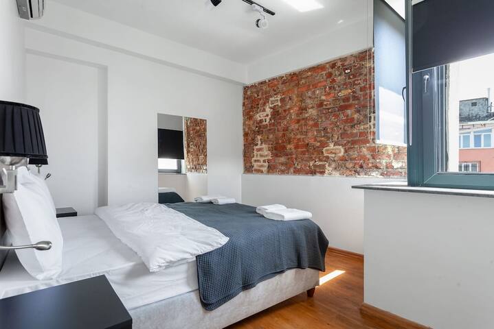 Galata 3BR 2BA w/Elevator AC gallery image 2