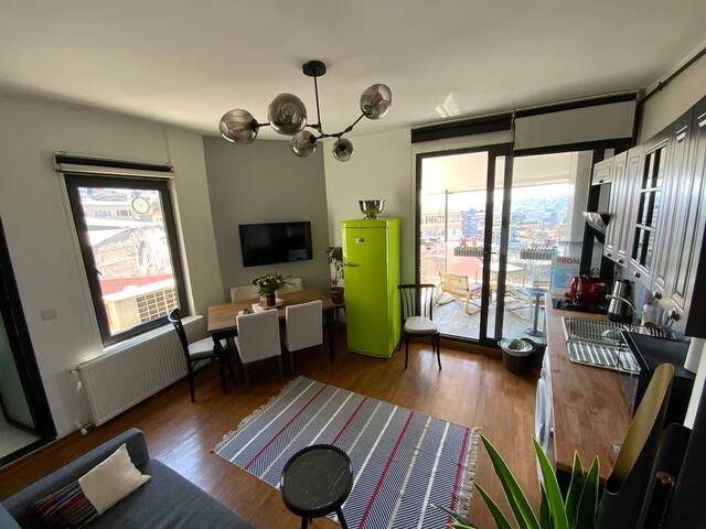 Galata 3BR 2BA w/Elevator AC gallery image 3