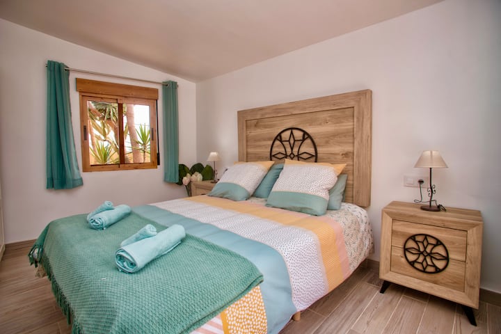 Sea view room and pool view.