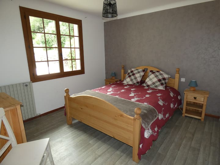 160 x 200 soba s bračnim krevetom