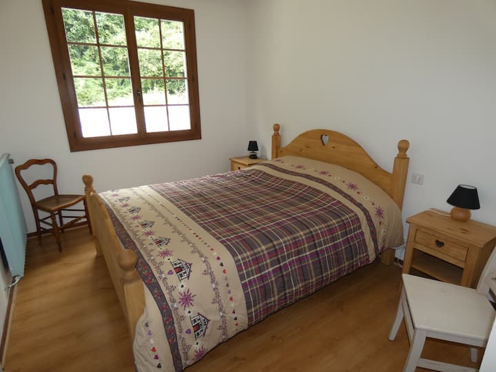 160 x 200 soba s bračnim krevetom