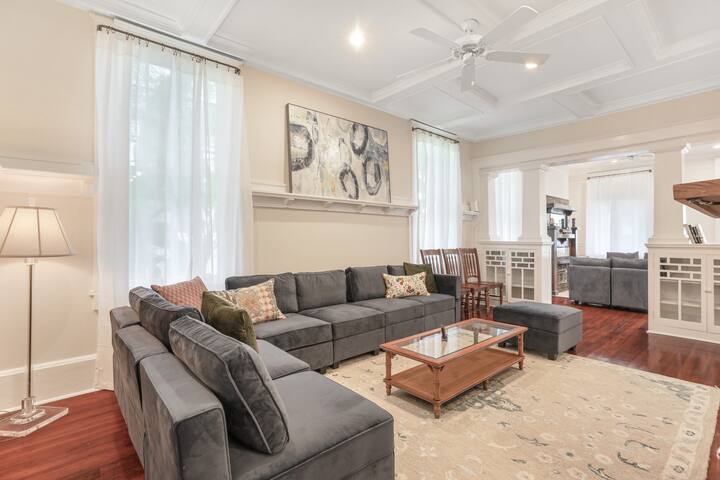 Classy Upscale Home | Perfect Uptown Location gallery image 2