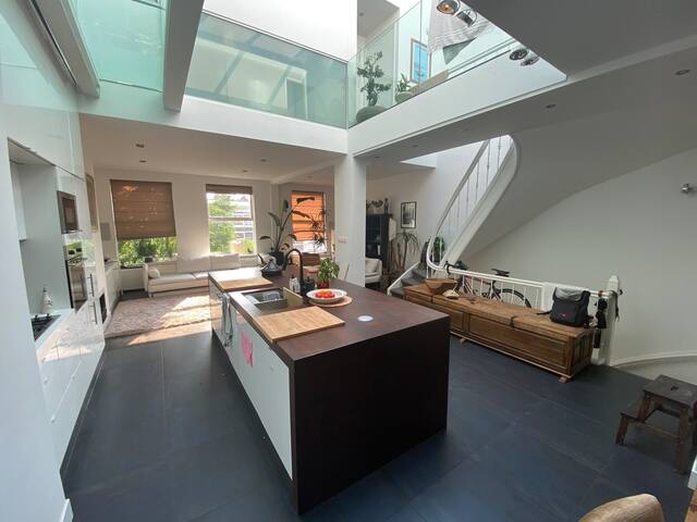 Exceptional 3-bedroom Loft | >1wk equals discount gallery image 3
