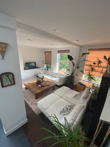 Exceptional 3-bedroom Loft | >1wk equals discount gallery image 2