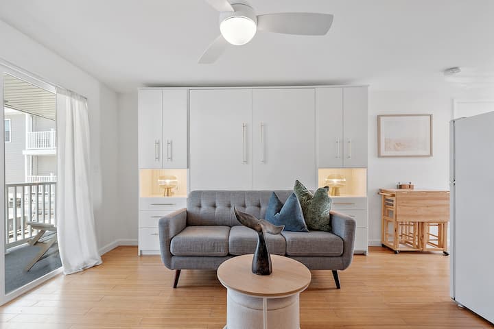 Whale's Tale - Boutique Studio Condo W/pool - Hampton Beach
