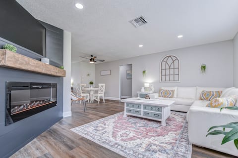 Bright & Beautiful 3/2 Home Close to Beaches/Fun