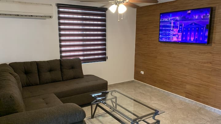 Spacious 4 Br House Next To Park Gated Community - San Nicolás de los Garza