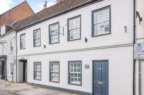 Cheerful 4 bedroom holiday home in Salisbury