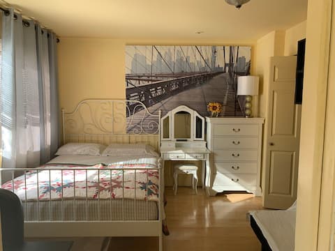 motel-like studio w/ private bath & kitchenette