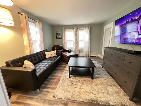 Cozy 2 Bedroom Close to the Best of Biddeford