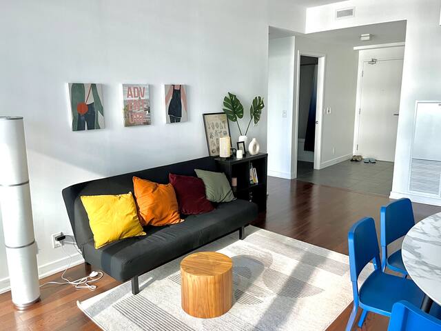 Lovely 3-bedroom Condo by the Lake! gallery image 2