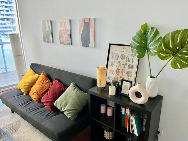 Lovely 3-bedroom Condo by the Lake! gallery image 5