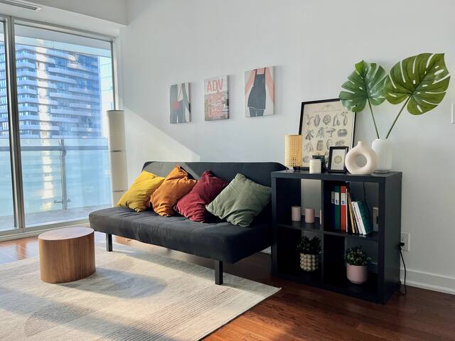 Lovely 3-bedroom Condo by the Lake! gallery image 4