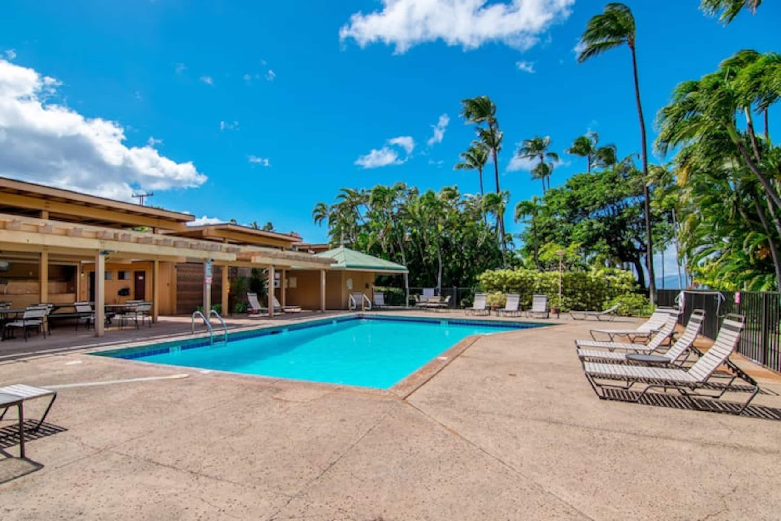 Condo in Lahaina · ★5.0 · 2 bedrooms · 4 beds · 2 baths - Image 7