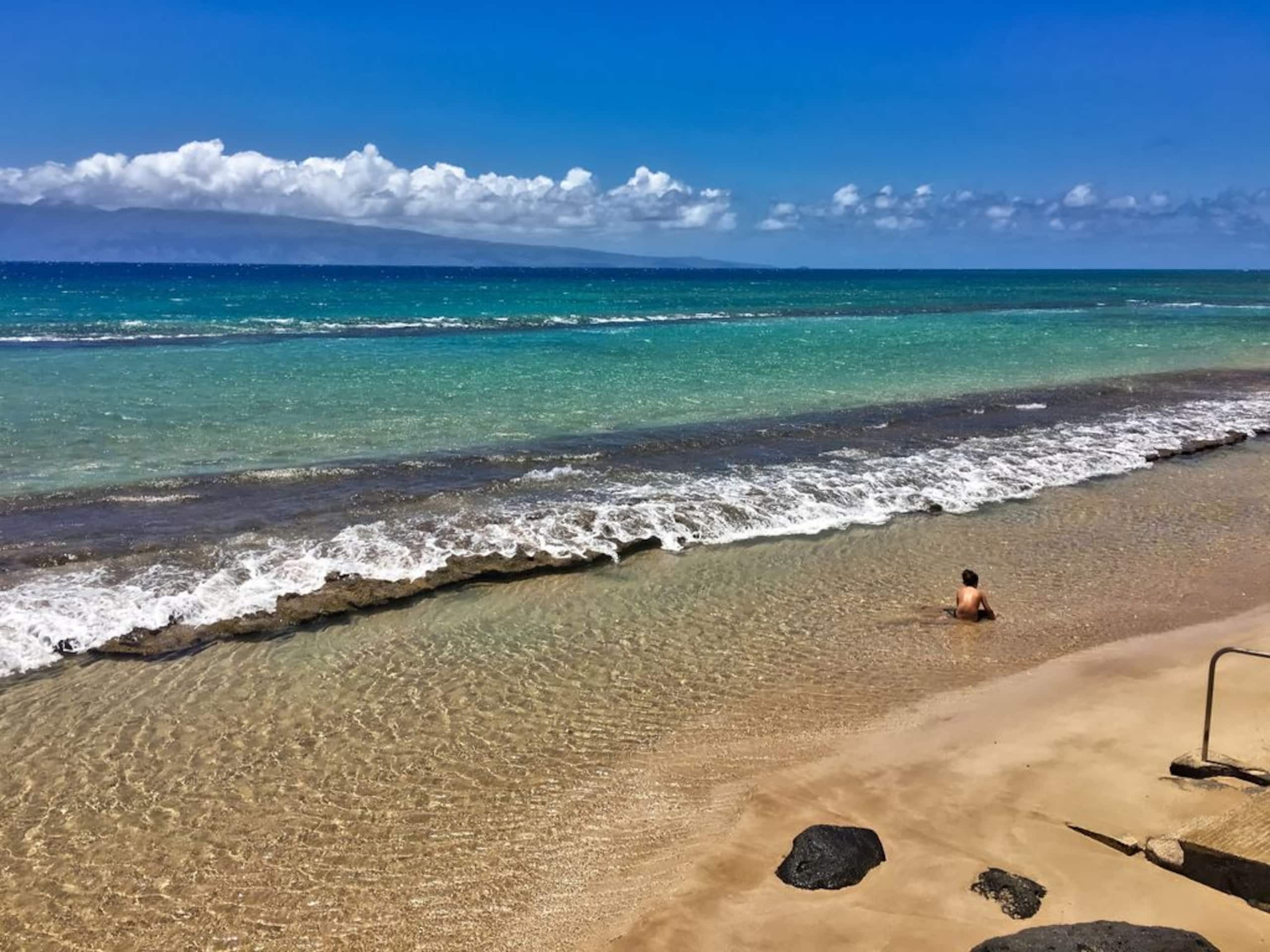 Condo in Lahaina · ★5.0 · 2 bedrooms · 4 beds · 2 baths - Image 2