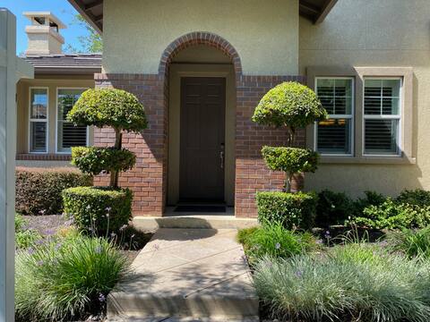 4Bed Room Home with attached garage