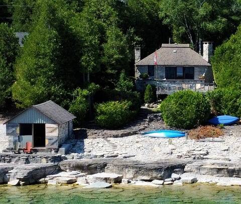 Quaint Ontario Stone Cottage on Georgian Bay