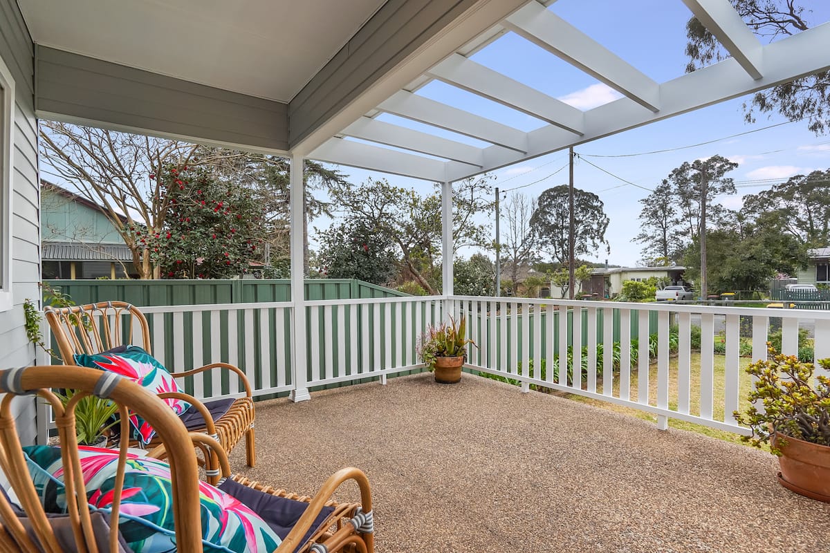 Bright and airy 3 bedroom home, close to town, photo 3