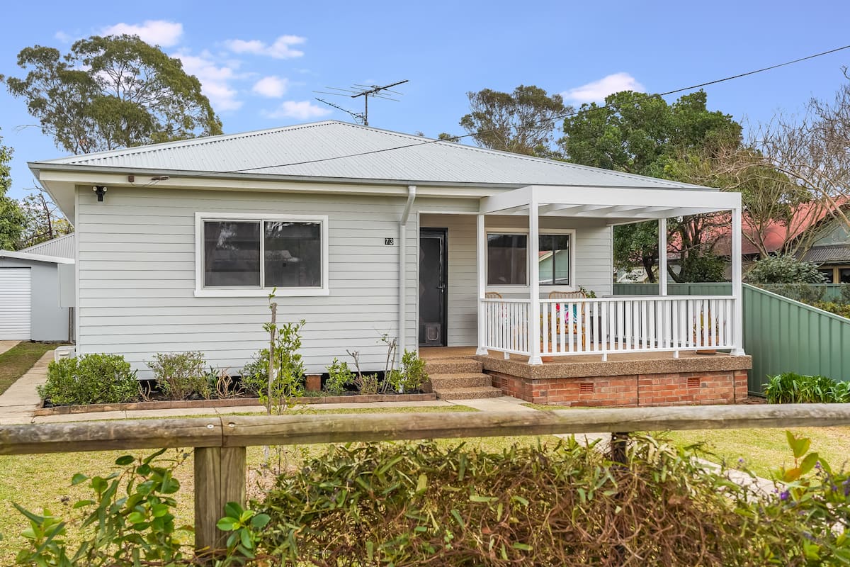 Bright and airy 3 bedroom home, close to town, photo 2