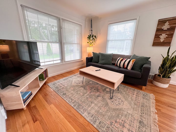 Lagom Living - 5min Walk From Energetic Dt Ro - Birmingham, MI