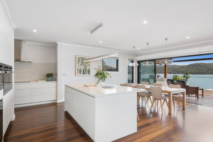 Island Style – By Betina King gallery image 2