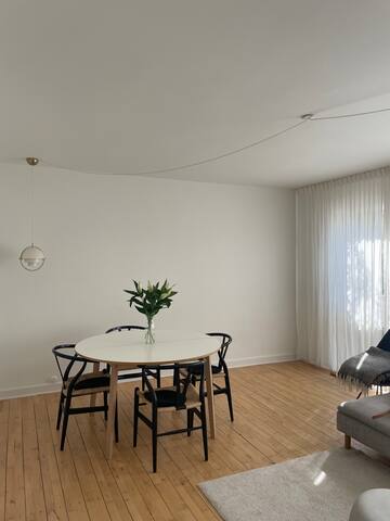 Skøn rækkehus tæt på by, strand med egen have.