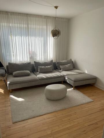 Skøn rækkehus tæt på by, strand med egen have. gallery image 2