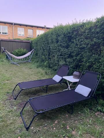 Skøn rækkehus tæt på by, strand med egen have. gallery image 3